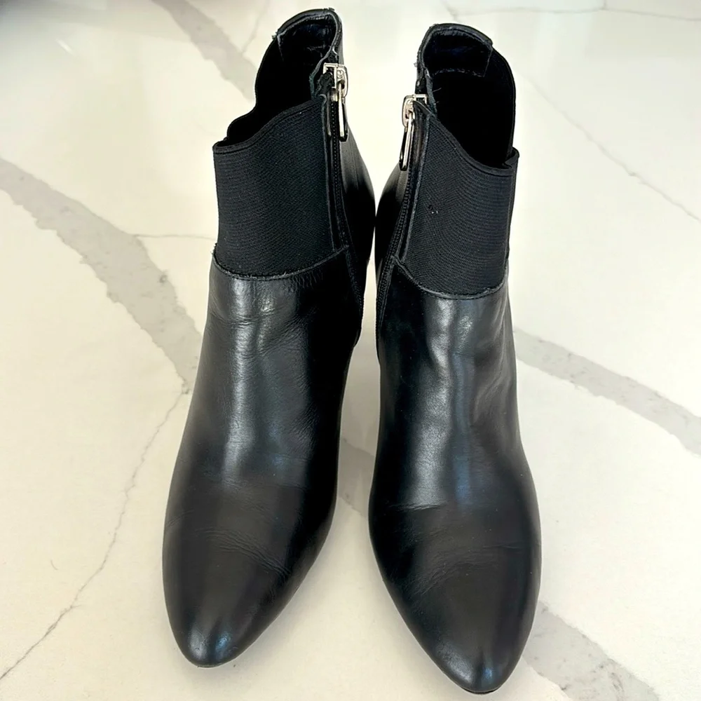 Adrienne Vittadini Booties - Picture 1 of 4
